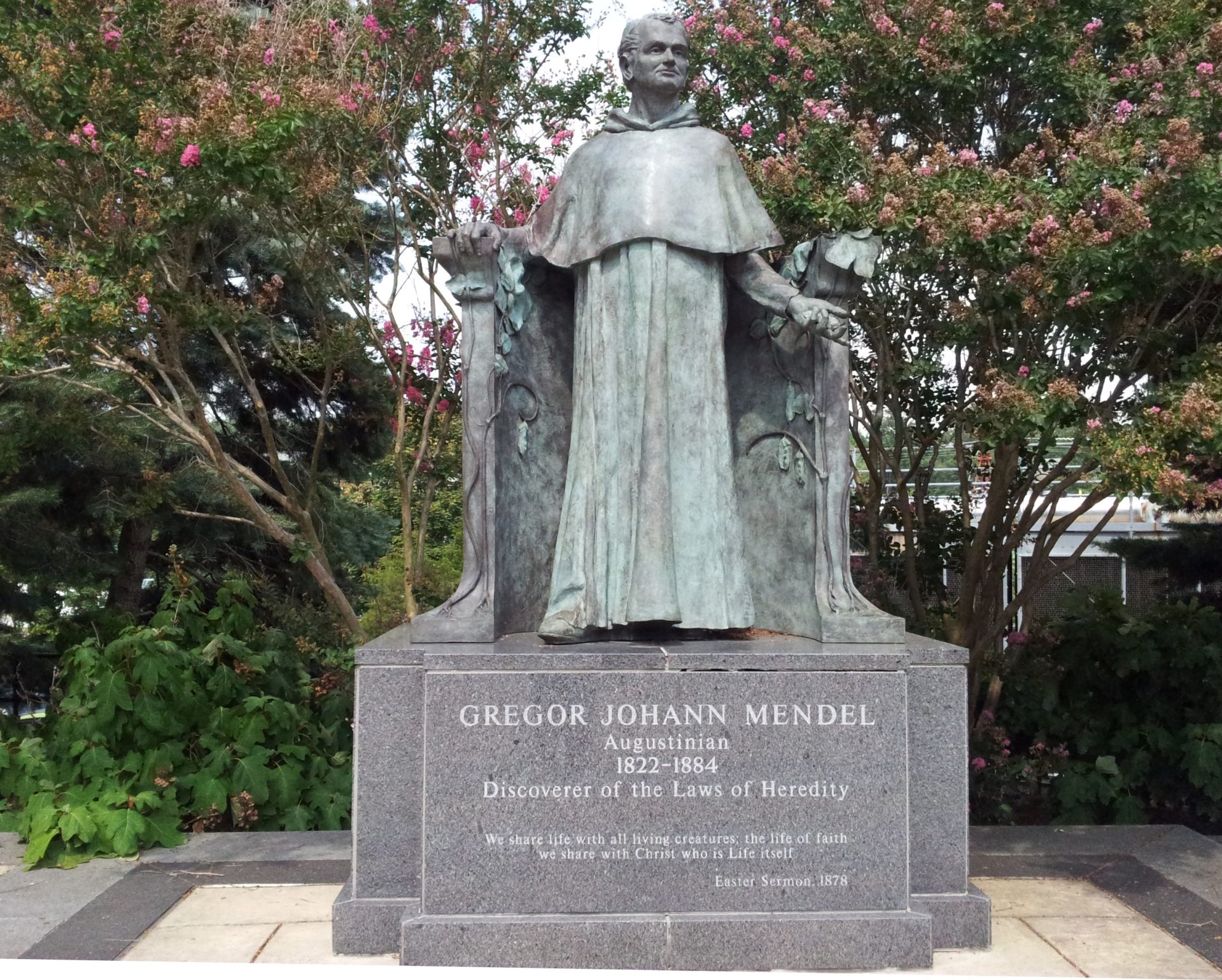 Gregor%20Mendel%27s%20monument%2C%20Philadelphia%20%28by%20Daniel%20Arasa%29%20%281%29.jpg